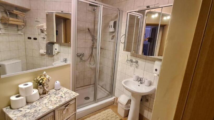 Апартаменты 2 Спальни Внутрение, Bed & Breakfast Villa Adriana