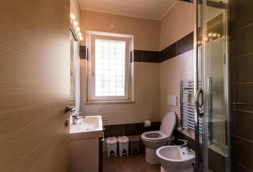 آپارتمان 1 خوابه با بالکن, Guest House Roma Express