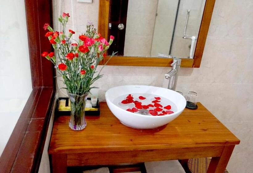 اتاق استاندارد با چشم‌انداز استخر, Vela Phu Quoc Resort
