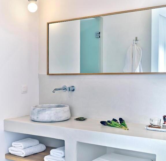 带按摩浴盆的套房, Aella Residence