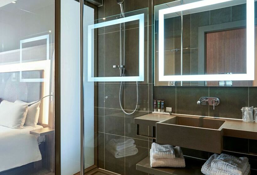 高级大房间, Novotel London Heathrow Airport T1 T2 And T3