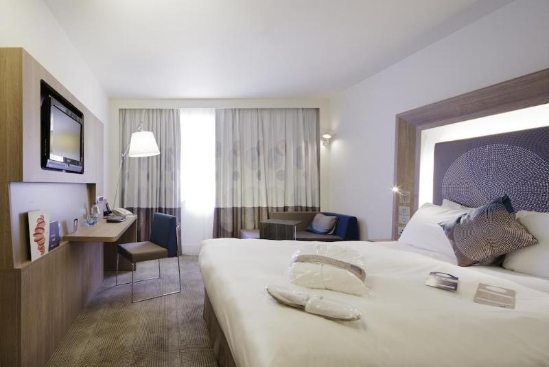 高级大房间, Novotel London Heathrow Airport T1 T2 And T3
