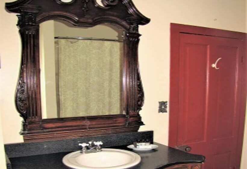高级三人间, The Olde Mill Inn Bed & Breakfast