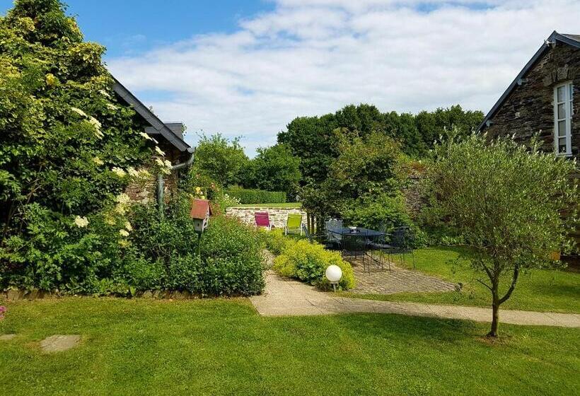 Номер Стандарт Вид на Сад, Le Manoir De Herouville