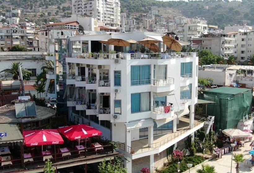 اتاق استاندارد با بالکن, Royal Saranda