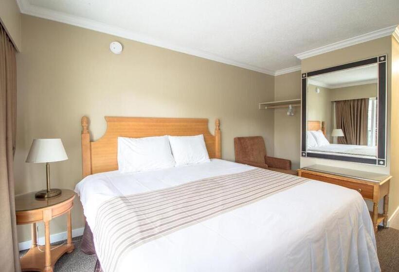 Suite, Okanagan Royal Park Inn By Elevate Rooms