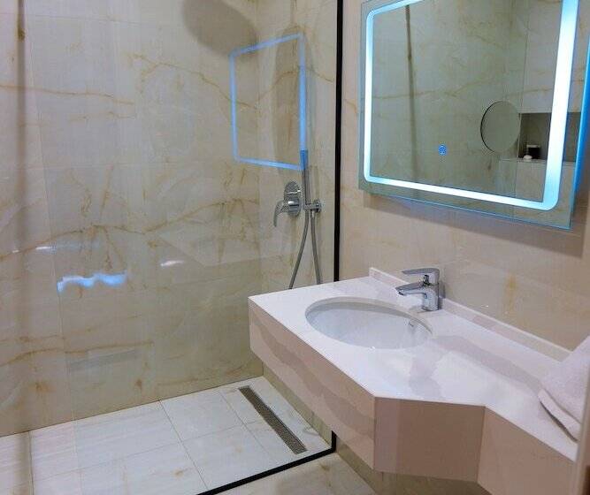 带阳台的豪华间, Lord Hotel Tirana