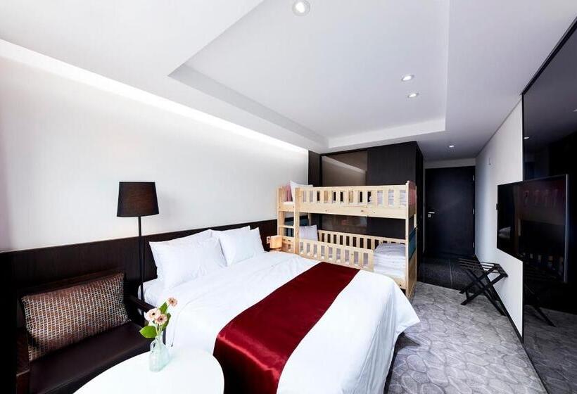 Camera Quadrupla Deluxe, Ramada By Wyndham Yongin