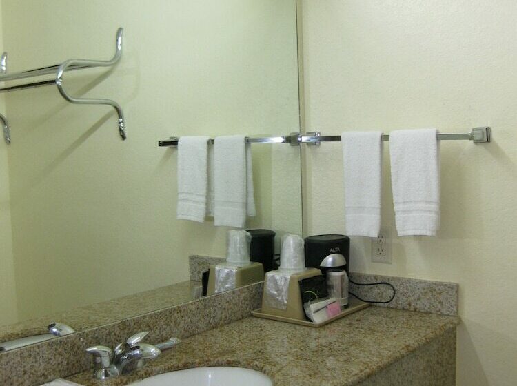 חדר דלוקס, Relax Inn & Suites