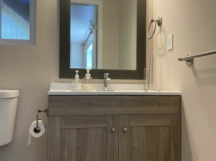 Camera Familiare Bagno Condiviso, Richmond Vancouver Airport Comfy Home