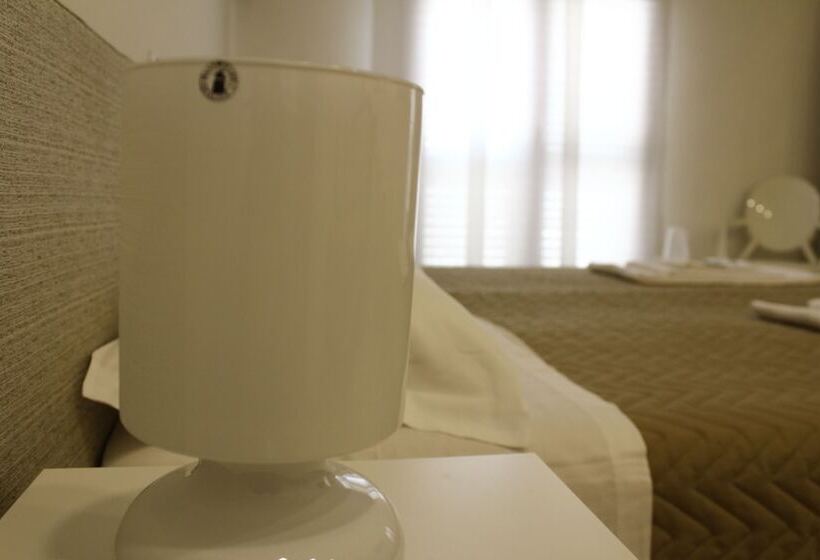 اتاق لوکس سه تخته, Attico Luxury B&b
