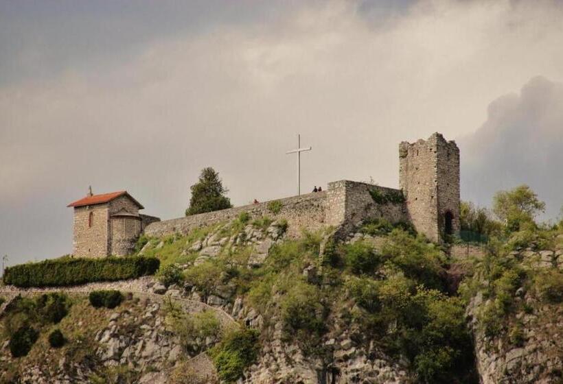 اتاق خانوادگی, Rocca Dell Innominato
