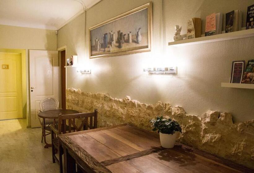 اتاق اکونومی, Amber Private Rooms