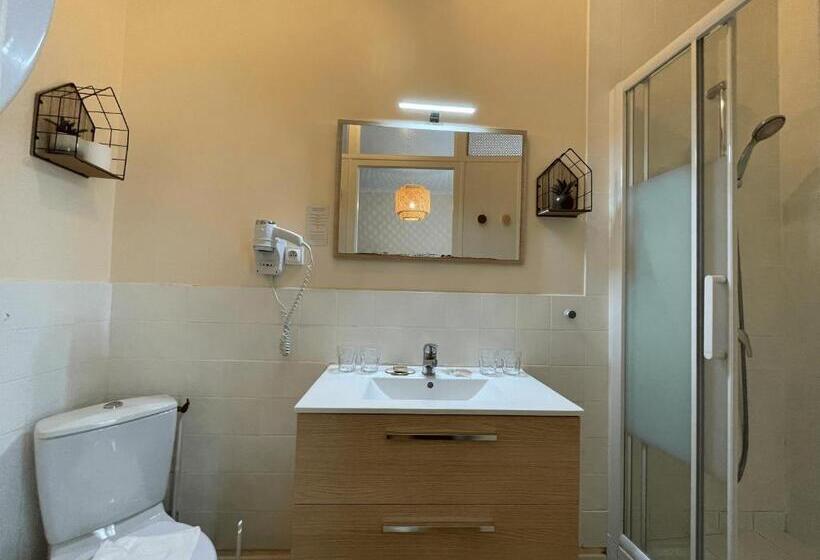 Четырехместный Номер Классик, Le Trouville   Hotel De Charme