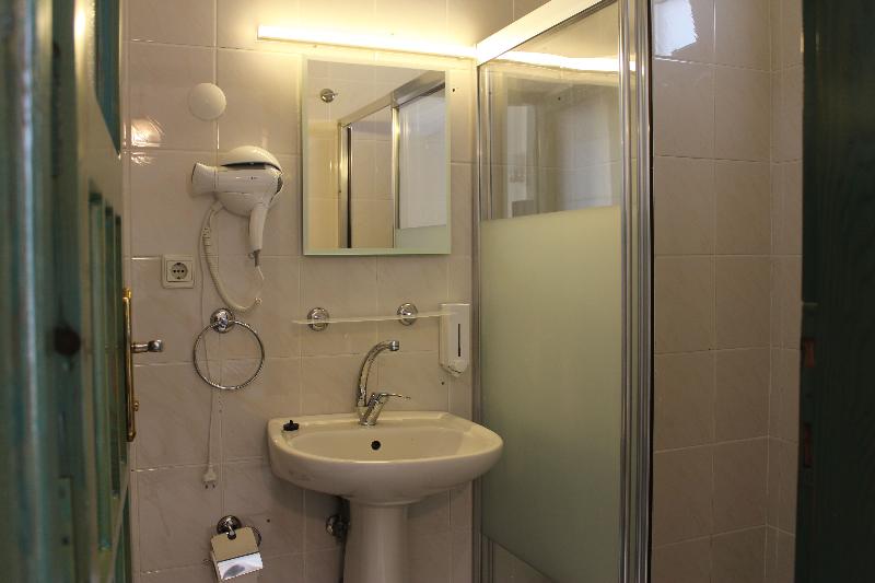 اتاق استاندارد, Inn Stations Hostel