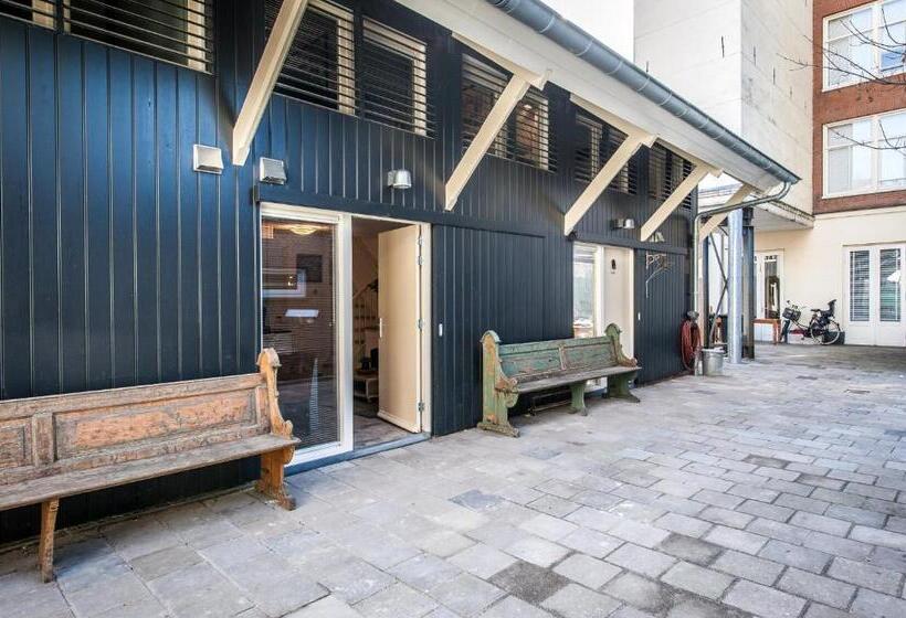, Plantage Garden Apartments