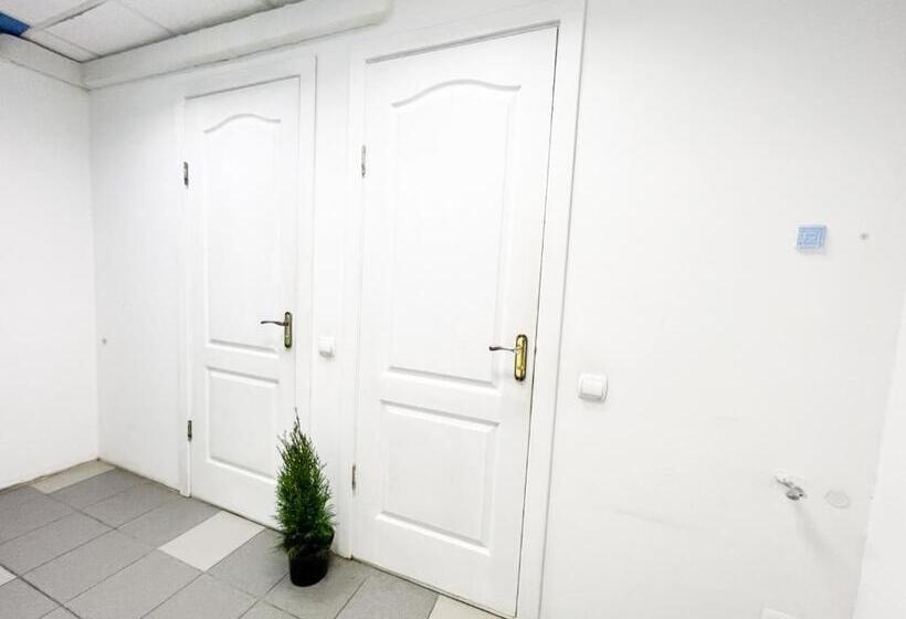 اتاق استاندارد چهارنفره با سرویس بهداشتی مشترک, Guest House On Saksahanskoho Street