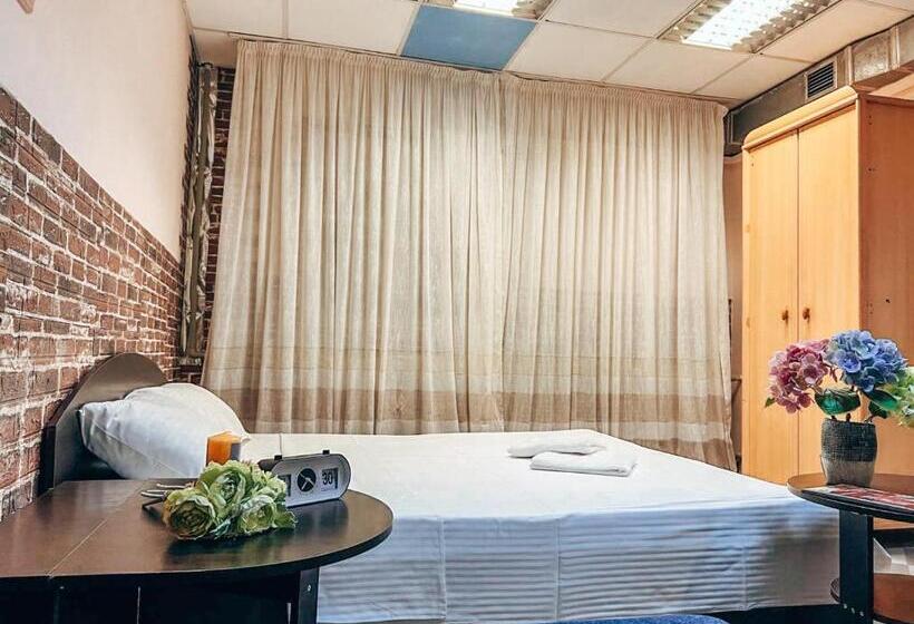 اتاق استاندارد چهارنفره با سرویس بهداشتی مشترک, Guest House On Saksahanskoho Street