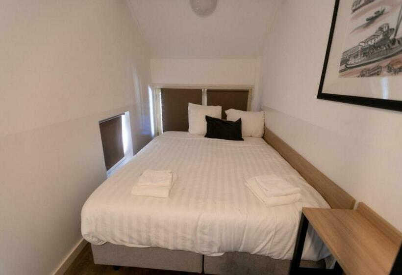 , Plantage Garden Apartments
