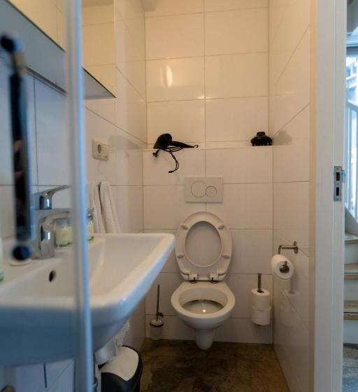 , Plantage Garden Apartments
