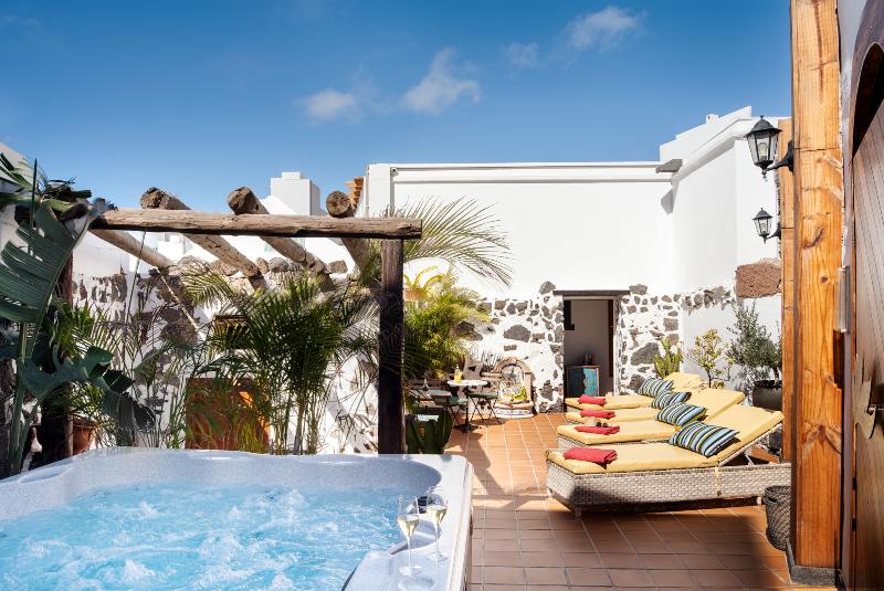 デラックススイート, El Charco Suites