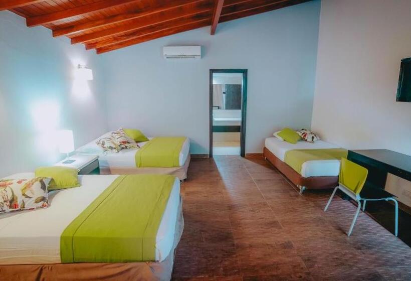 Quarto Quádruplo Standard, La Ardilla De Santa Fe