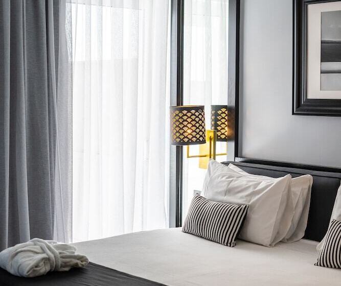 Полулюкс, Athenian Riviera Hotel& Suites