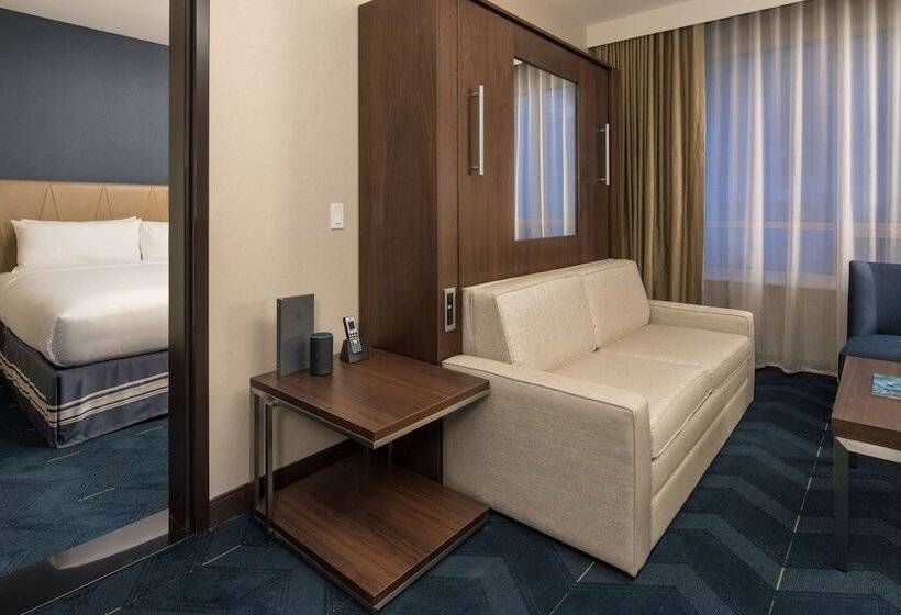 Suite, Embassy Suites By Hilton Seattle Downtown Pioneer Square