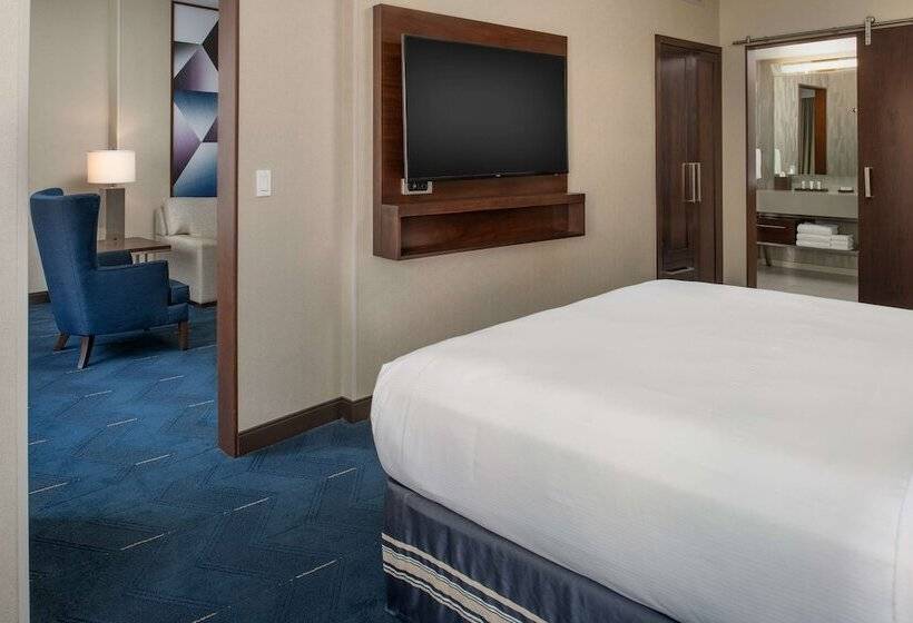 Suite, Embassy Suites By Hilton Seattle Downtown Pioneer Square
