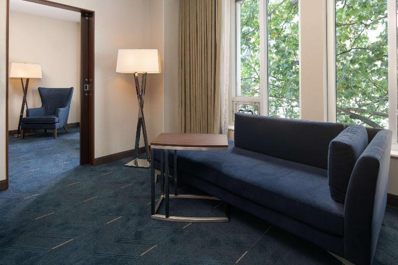 Suite Queen Bed, Embassy Suites By Hilton Seattle Downtown Pioneer Square