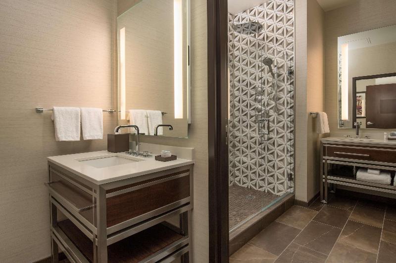Suite 2 Soveværelser, Embassy Suites By Hilton Seattle Downtown Pioneer Square