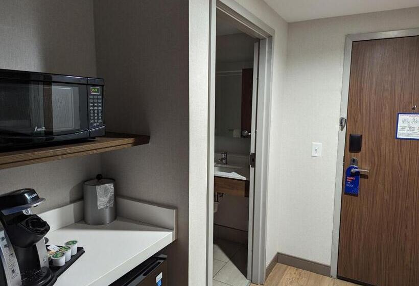 Номер Стандарт Кровать Кинг Адаптированный для Инвалидов, Holiday Inn Express   Lexington East   Winchester, An Ihg
