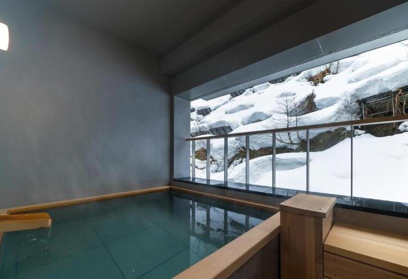 Стандартный внешний трехместный номер с ванной комнатой, Sake Hotel Tamakiya