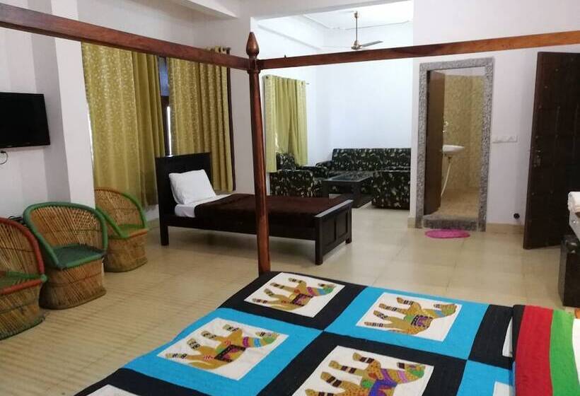 家庭间, Castle Narela Lake Resort