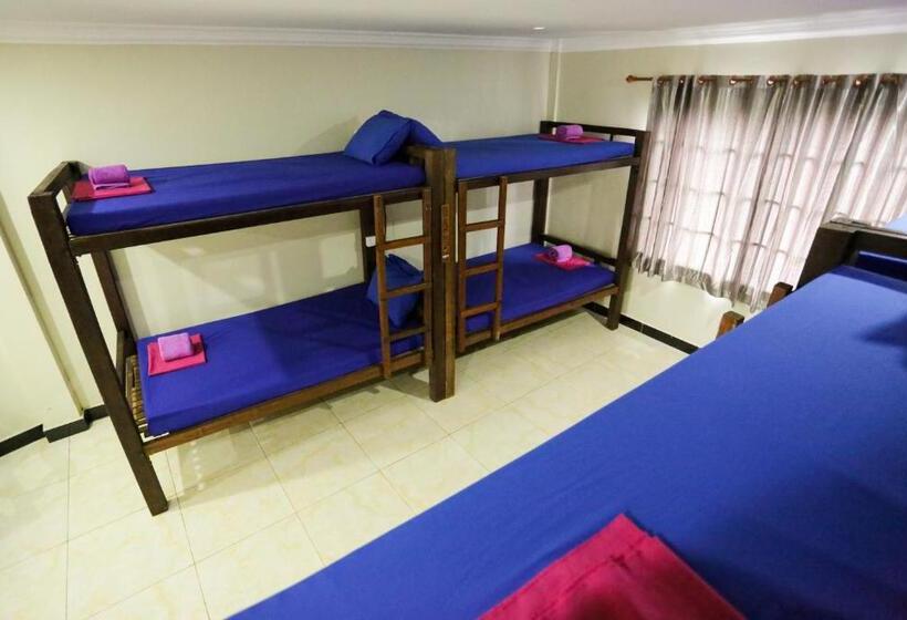Кровать в Общей Комнате, Blue Diamond Hostel