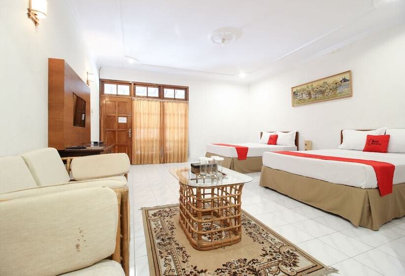 Семейный Номер, Reddoorz Plus Near Alun Alun Selatan 2