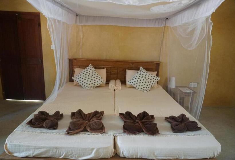 بانگلوی لوکس, Kitelantis Hotel And Resort