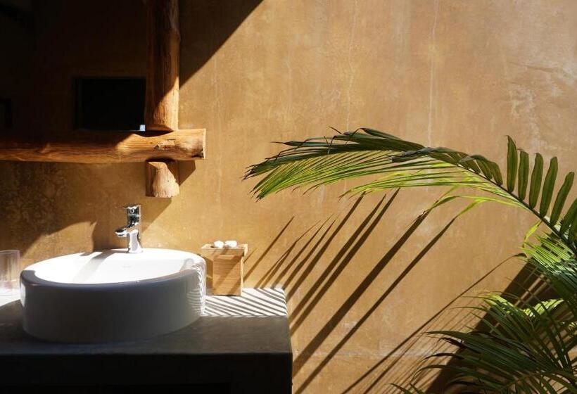 سوییت اجرایی, Kitelantis Hotel And Resort