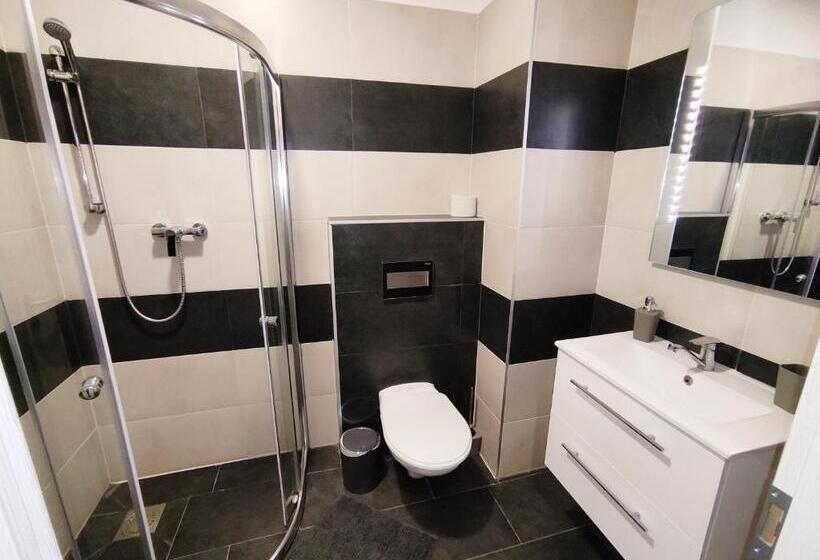 استودیوی لوکس, Slobi