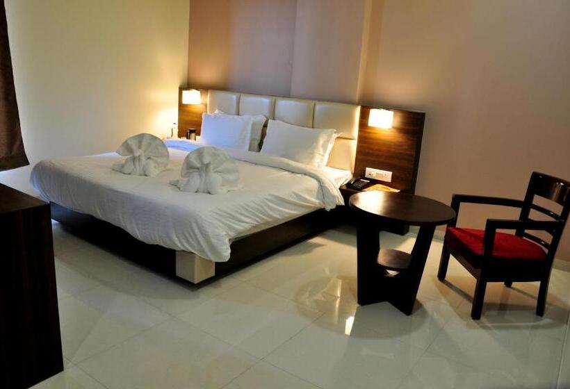 标准间, Royal Inn