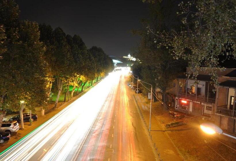 اتاق کلاسیک سه تخته, Atlant