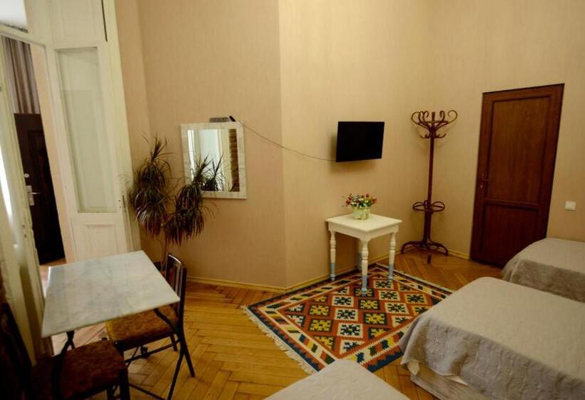 اتاق کلاسیک سه تخته, Atlant