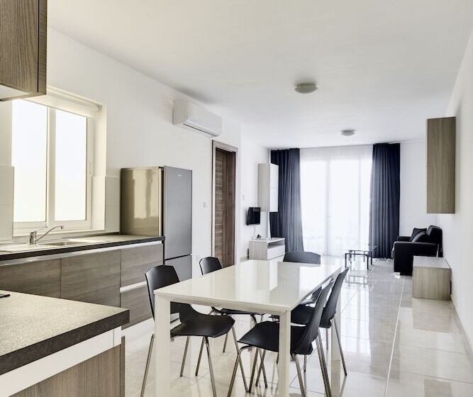آپارتمان 1 خوابه با بالکن, The Village Apartments