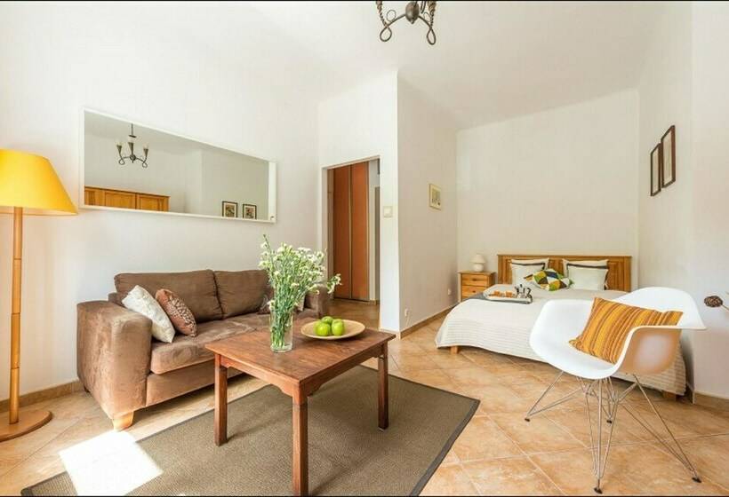 استودیوی استاندارد, P&o Apartments Plac Zbawiciela