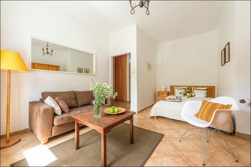 استودیوی استاندارد, P&o Apartments Plac Zbawiciela