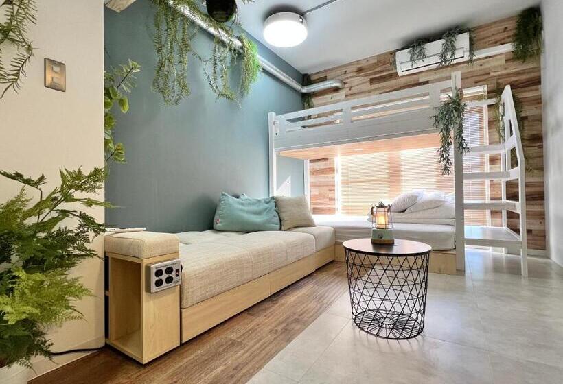 小室, 365base Outdoor Hostel