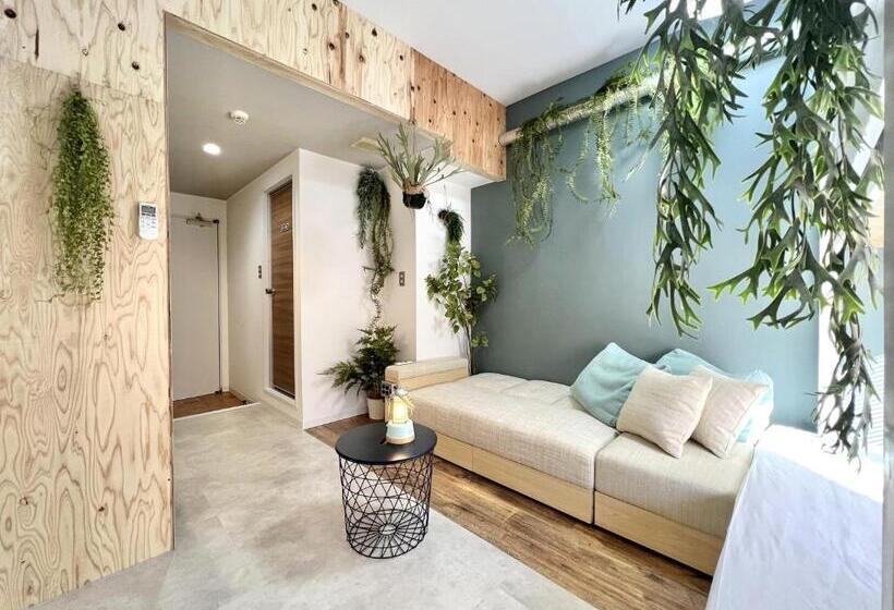 小室, 365base Outdoor Hostel