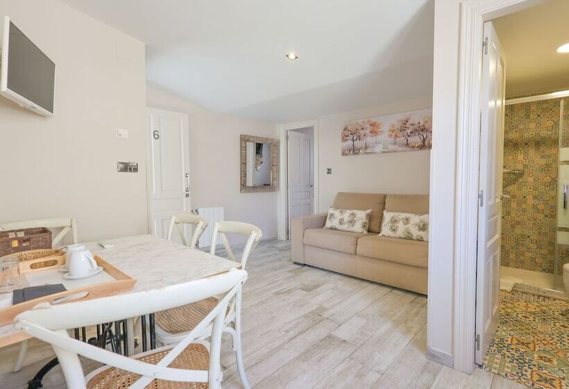 سوییت خانوادگی, Akla Hotel Suites Santillana