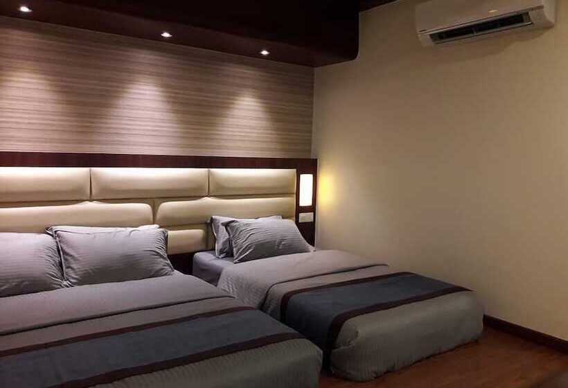 Camera Tripla Standard, De Benz Inn