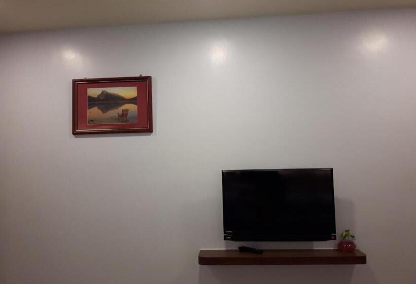 Camera Tripla Standard, De Benz Inn